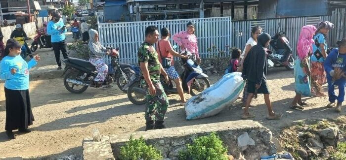 Babinsa Tellu Limpoe Cegah Penyakit di Baula