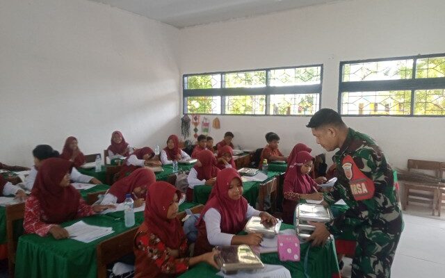 Babinsa Kodim 1420/Sidrap Kawal MBG