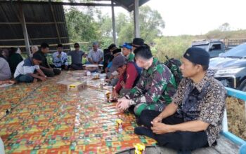 Babinsa Dua Pitue Hadiri Acara Adat Persiapan Musim Tanam Kedua