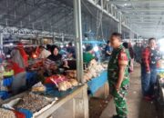 Pantau Stok dan Harga Sembako, Serma Irwan Cek Pasar Tradisional Lawawoi