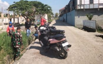 TNI dan Warga Ciro-Ciroe Bersinergi Bersihkan Saluran Air Cegah Banjir